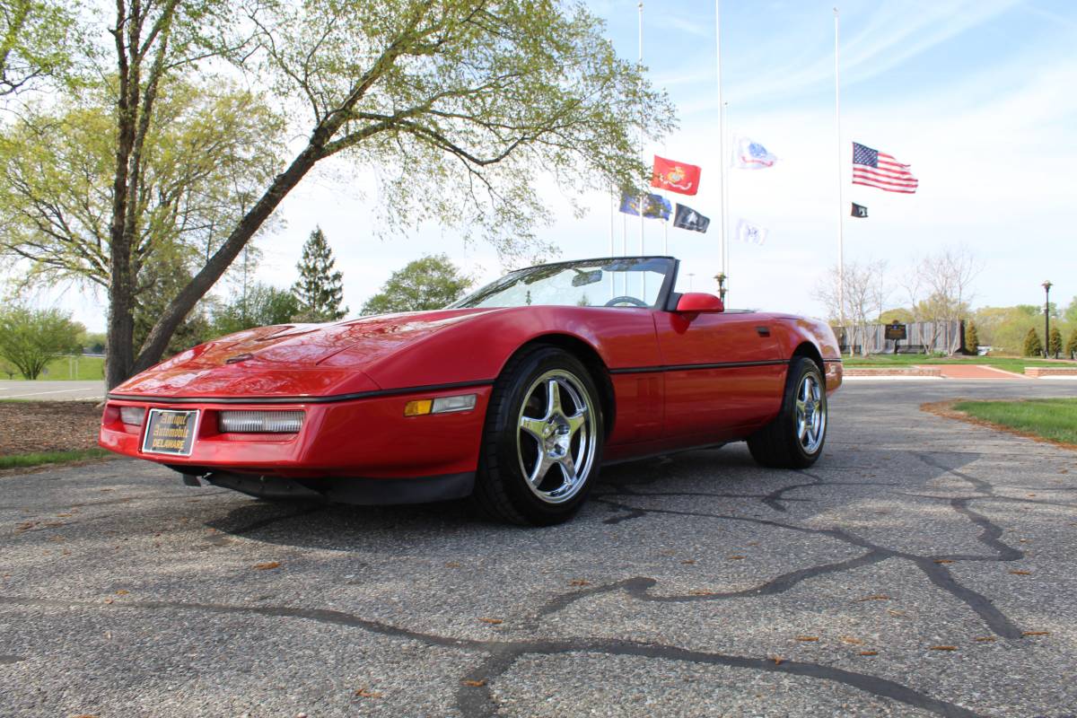 Chevrolet-Corvette-1987-red-13