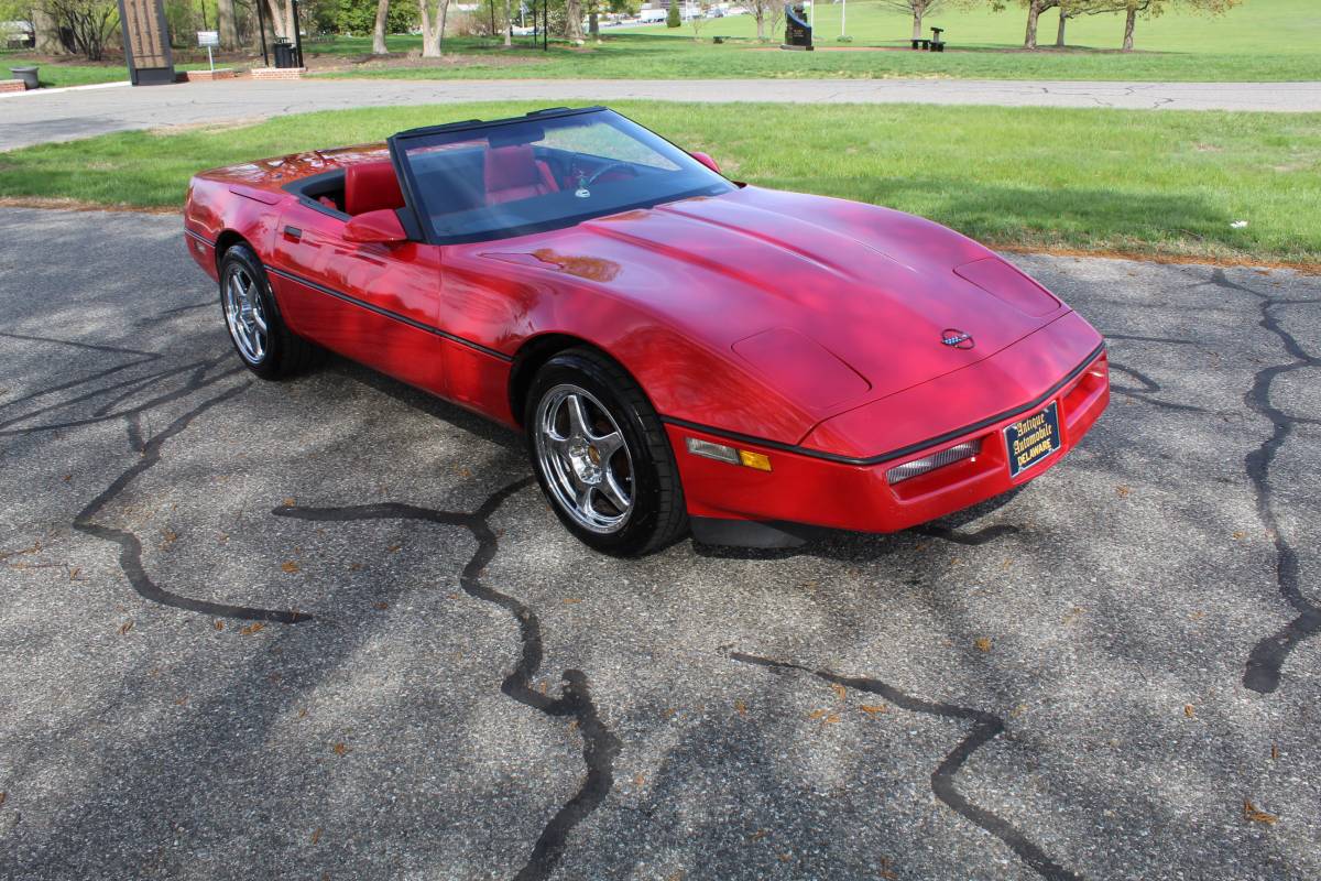 Chevrolet-Corvette-1987-red-14