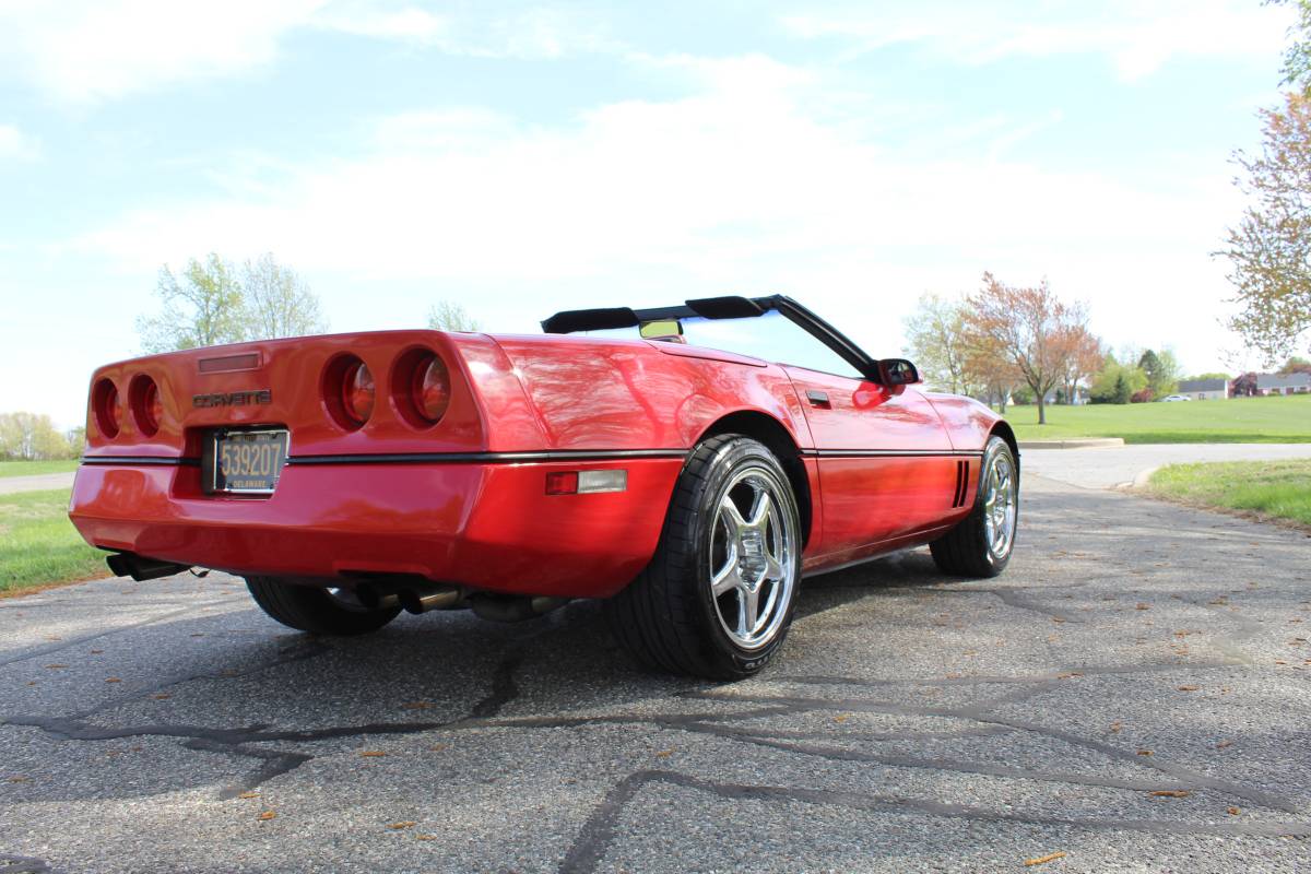 Chevrolet-Corvette-1987-red-15