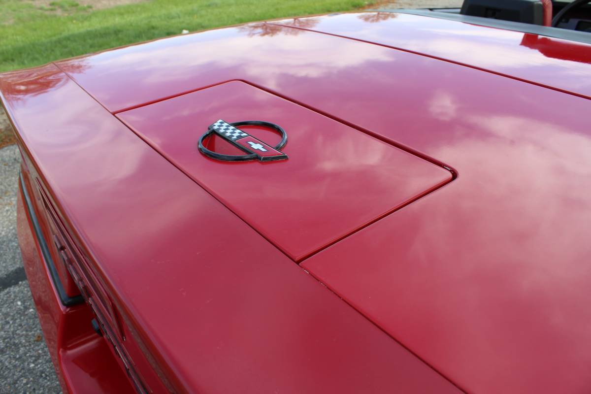 Chevrolet-Corvette-1987-red-21