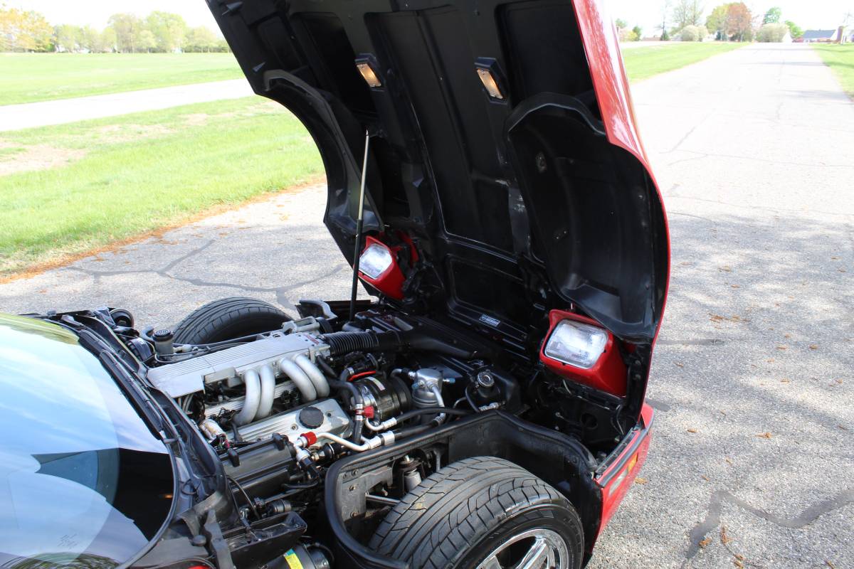 Chevrolet-Corvette-1987-red-22