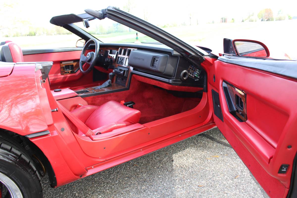 Chevrolet-Corvette-1987-red-4