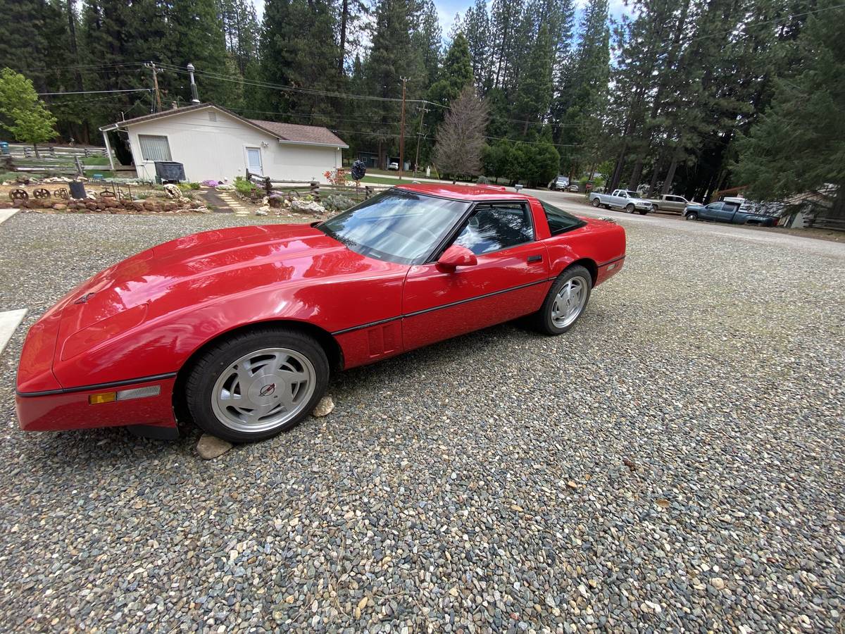 Chevrolet Corvette  1988 red