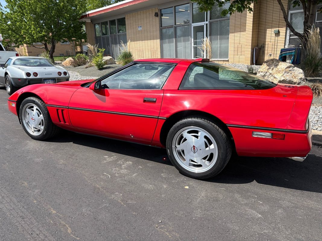 Chevrolet-Corvette-1989-11