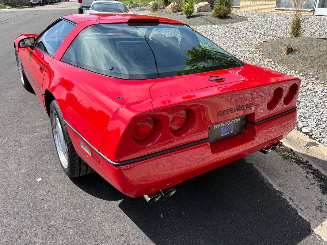 Chevrolet-Corvette-1989-12