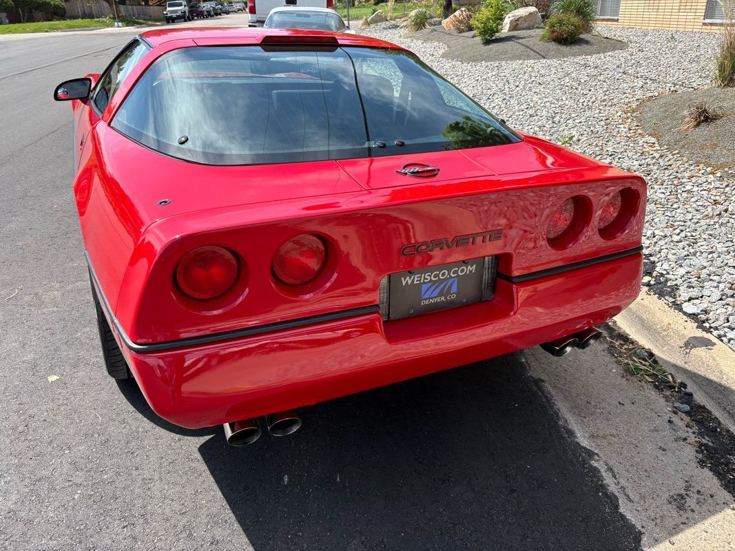 Chevrolet-Corvette-1989-13