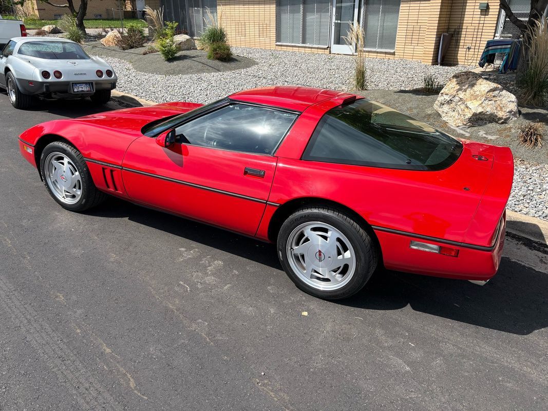 Chevrolet-Corvette-1989-14