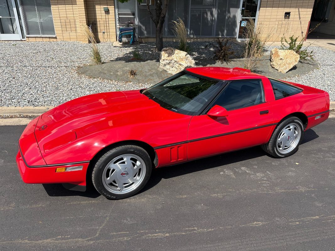 Chevrolet-Corvette-1989-15