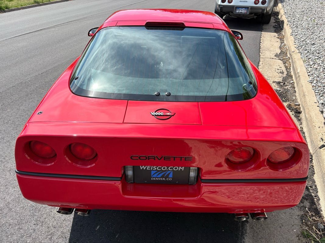 Chevrolet-Corvette-1989-17