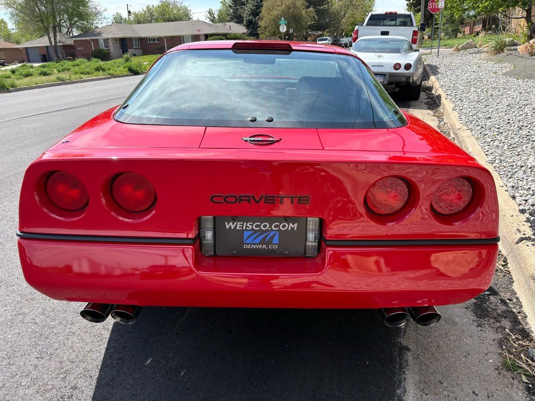Chevrolet-Corvette-1989-18