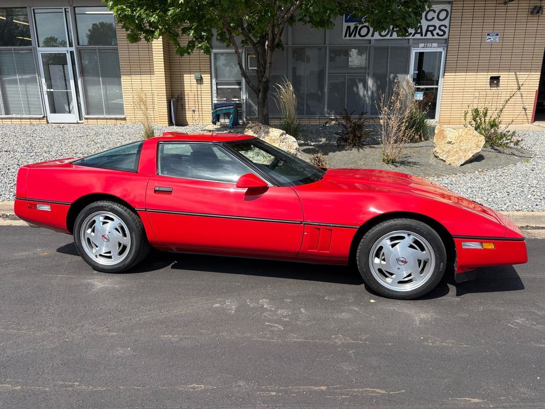 Chevrolet-Corvette-1989-19