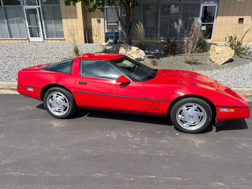 Chevrolet-Corvette-1989-2