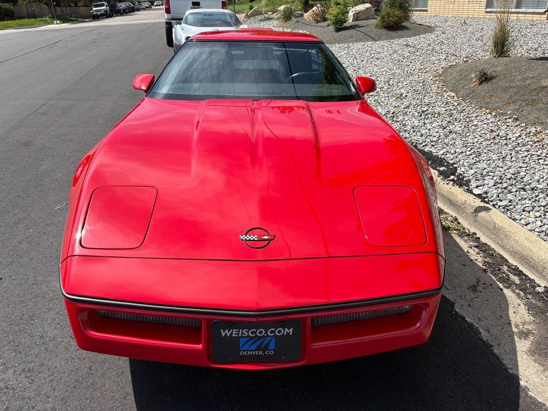 Chevrolet-Corvette-1989-27