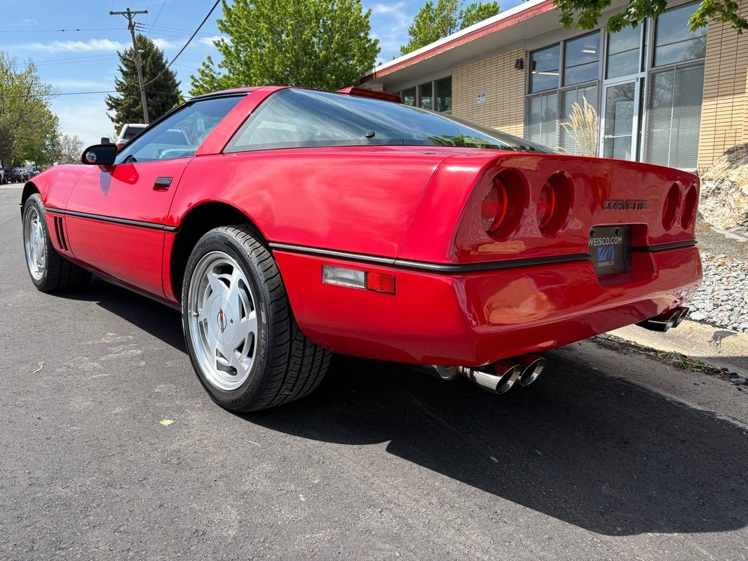 Chevrolet-Corvette-1989-3