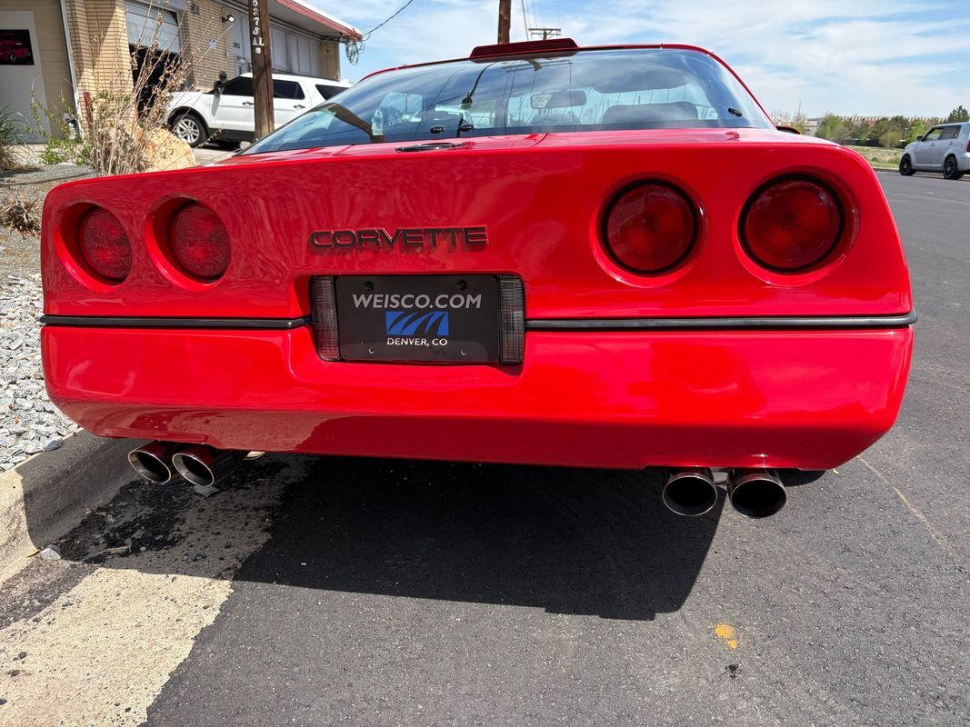 Chevrolet-Corvette-1989-31