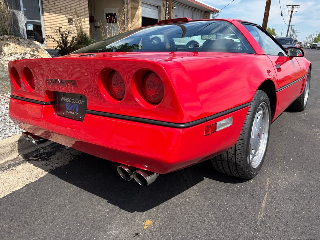 Chevrolet-Corvette-1989-34