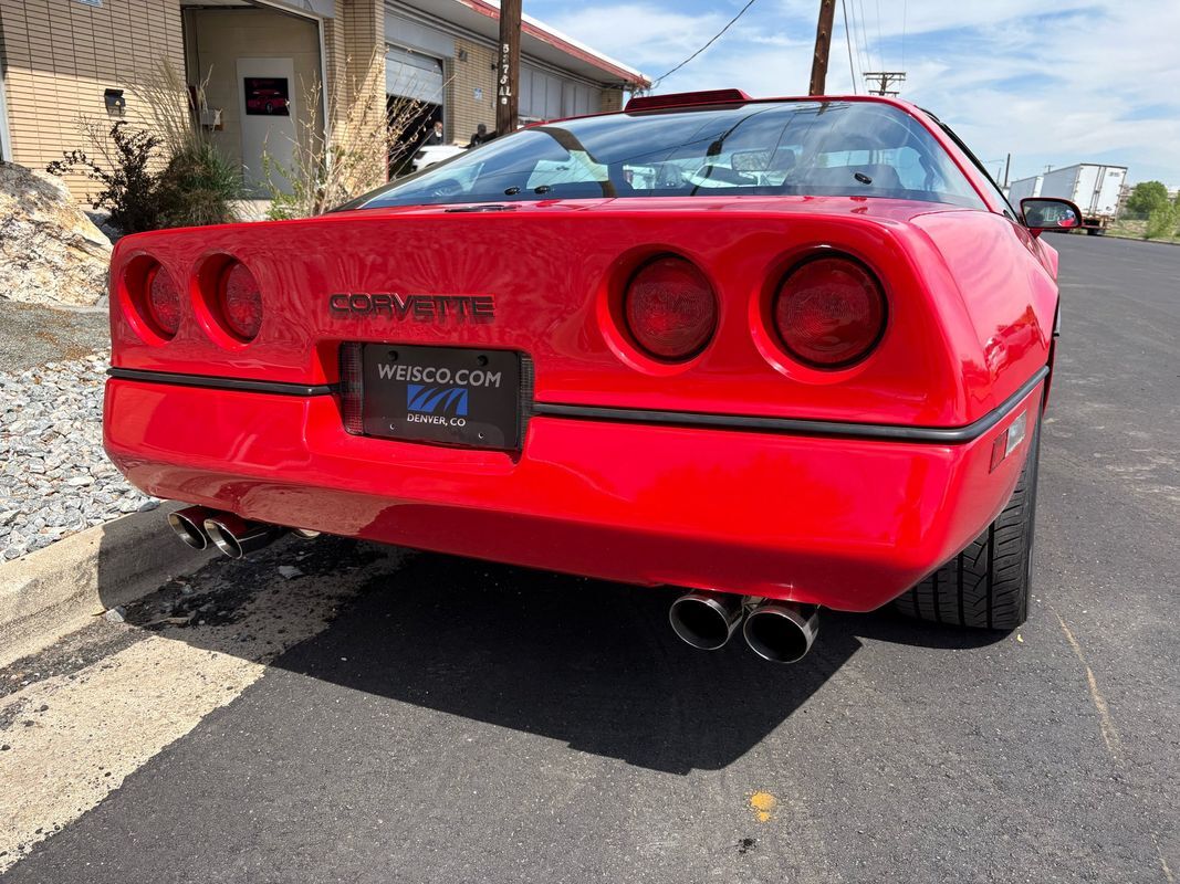 Chevrolet-Corvette-1989-35