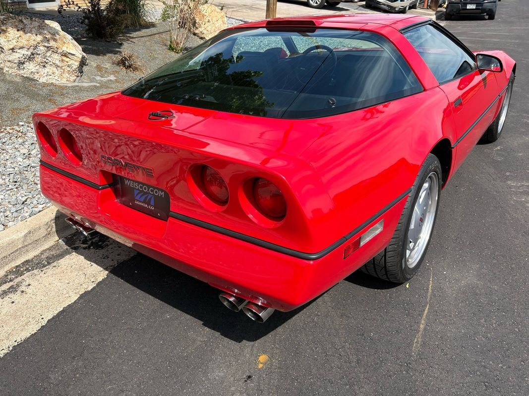 Chevrolet-Corvette-1989-4