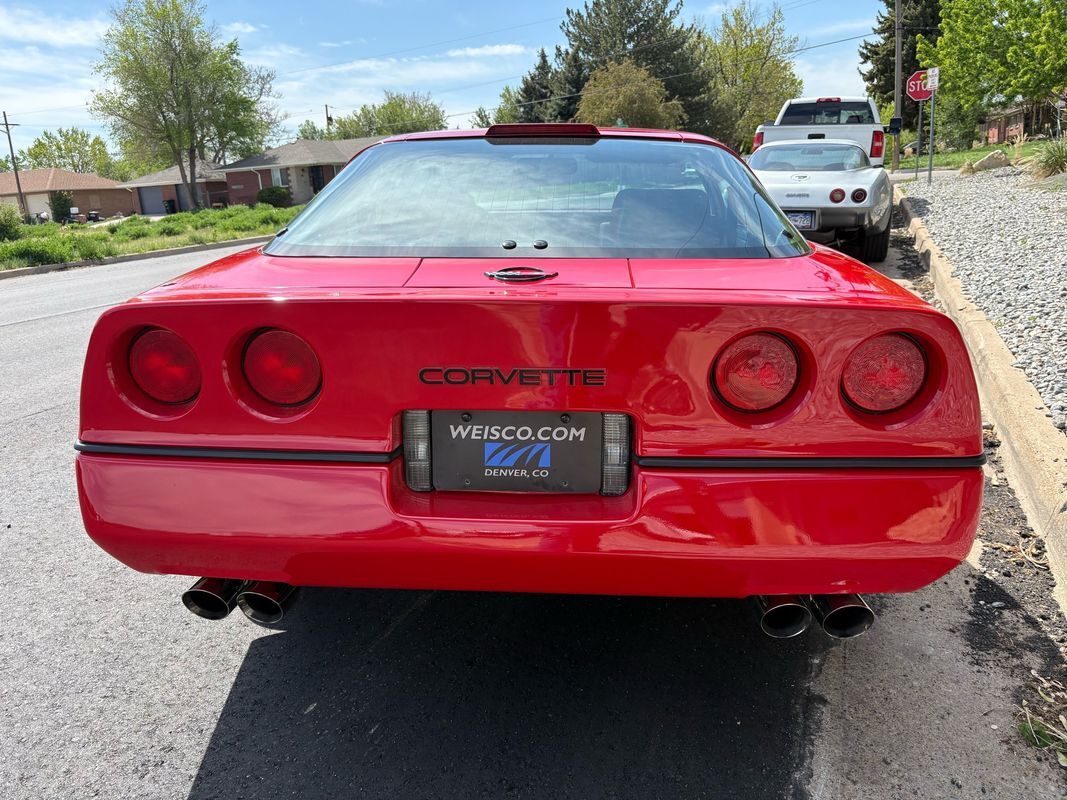 Chevrolet-Corvette-1989-5