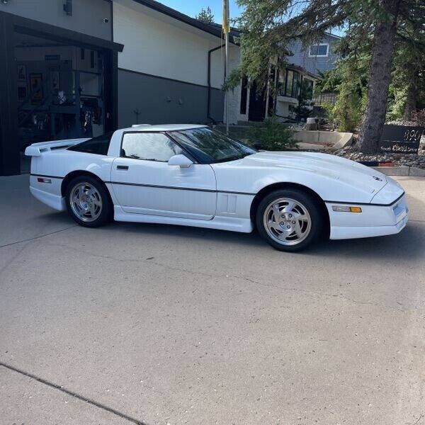 Chevrolet-Corvette-1990-Hatchback-10