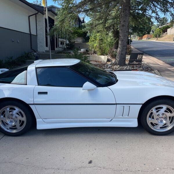 Chevrolet-Corvette-1990-Hatchback-11