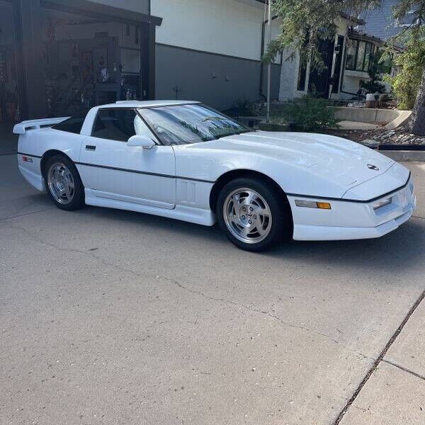 Chevrolet-Corvette-1990-Hatchback-12