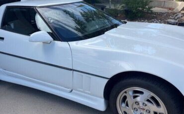 Chevrolet-Corvette-1990-Hatchback-13