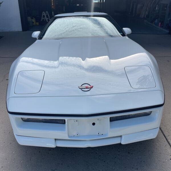 Chevrolet-Corvette-1990-Hatchback-14