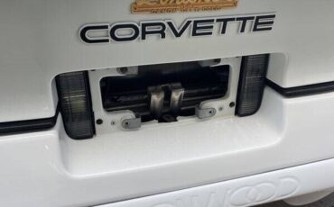Chevrolet-Corvette-1990-Hatchback-24
