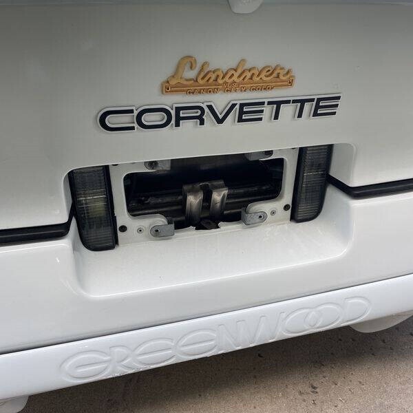 Chevrolet-Corvette-1990-Hatchback-24