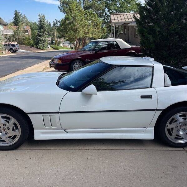 Chevrolet-Corvette-1990-Hatchback-4