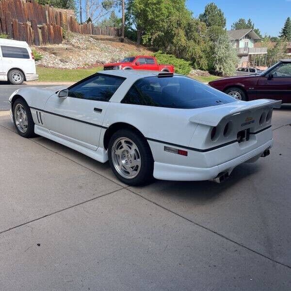 Chevrolet-Corvette-1990-Hatchback-5