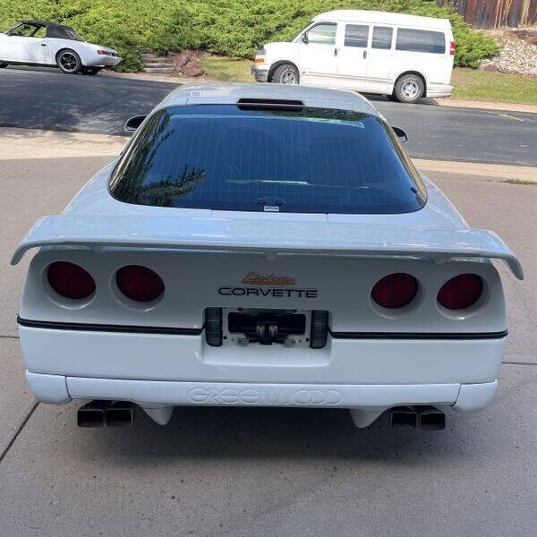 Chevrolet-Corvette-1990-Hatchback-7