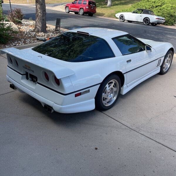 Chevrolet-Corvette-1990-Hatchback-8