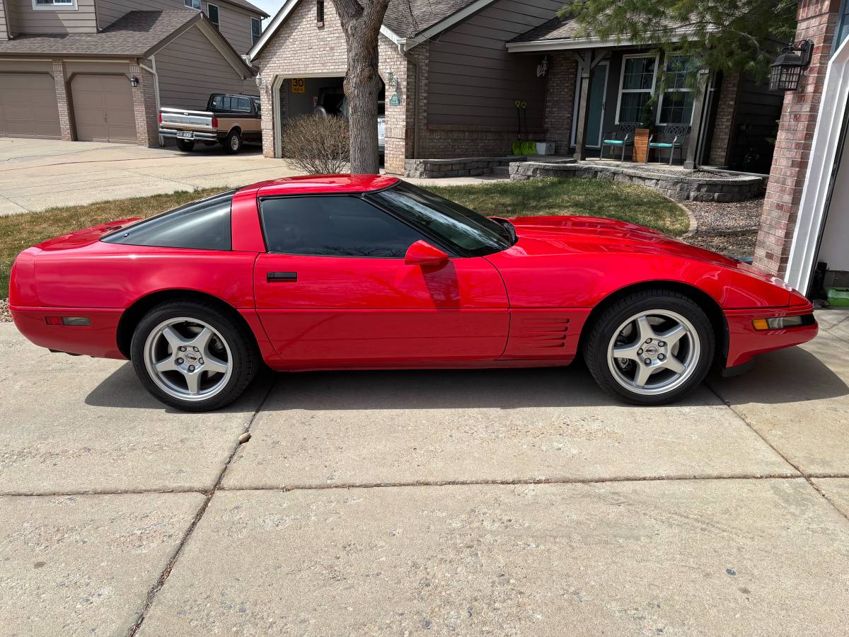 Chevrolet Corvette  1992 red