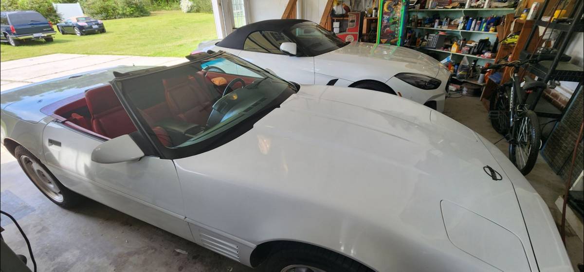 Chevrolet-Corvette-1992-white-1