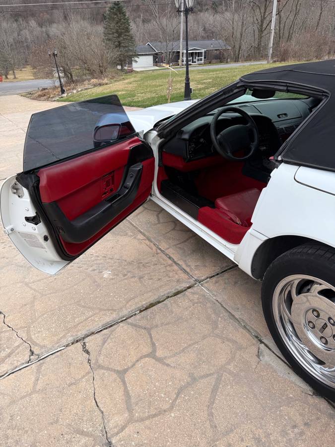 Chevrolet-Corvette-1992-white-1