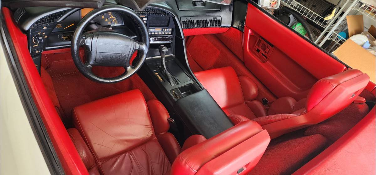 Chevrolet-Corvette-1992-white-2