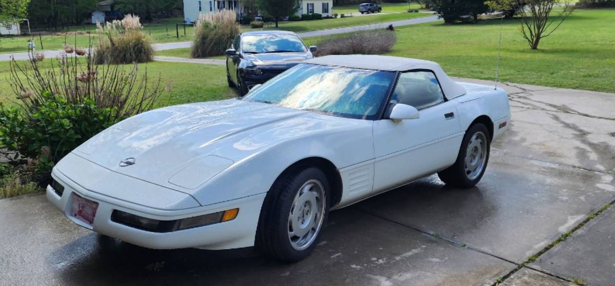 Chevrolet-Corvette-1992-white-3
