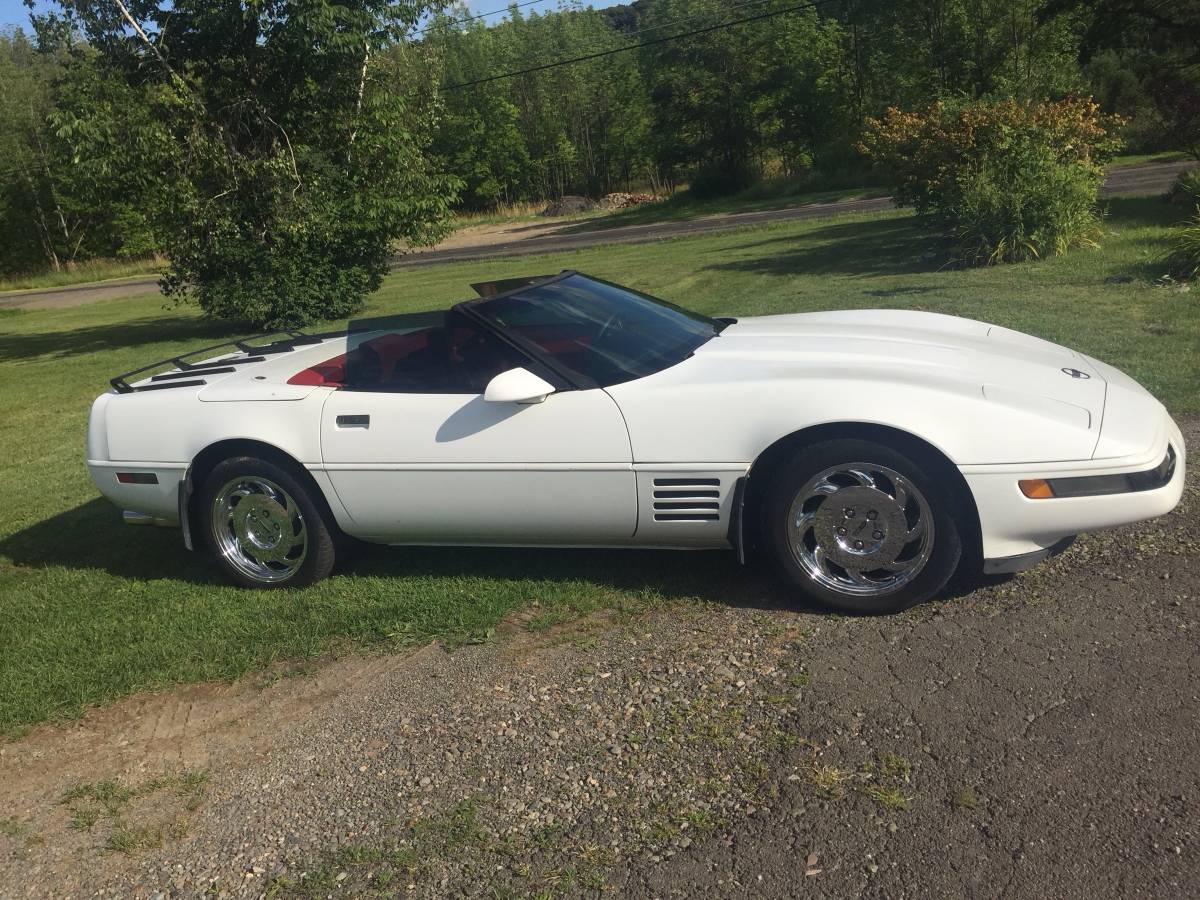 Chevrolet-Corvette-1992-white-3