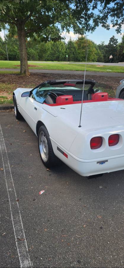 Chevrolet-Corvette-1992-white-9