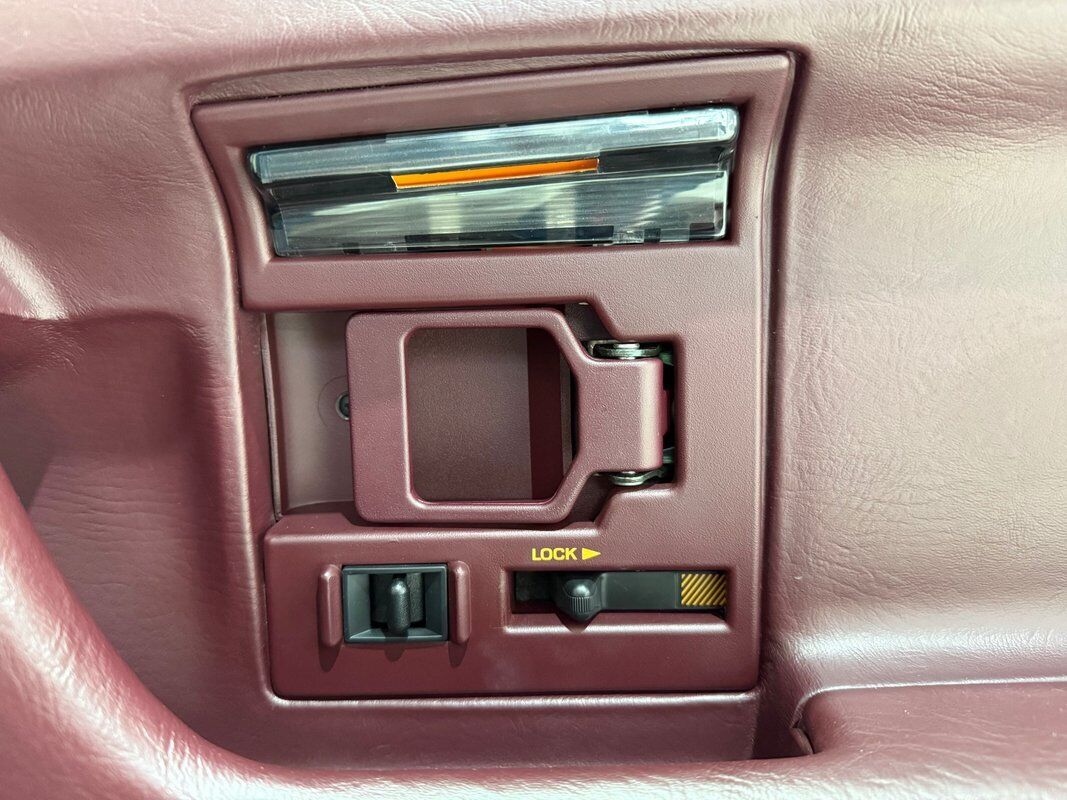 Chevrolet-Corvette-1993-11