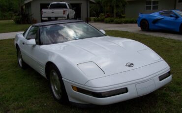 Chevrolet-Corvette-1993-Coupe-2