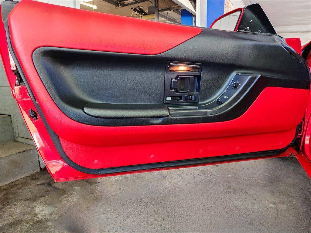 Chevrolet-Corvette-1994-red-6