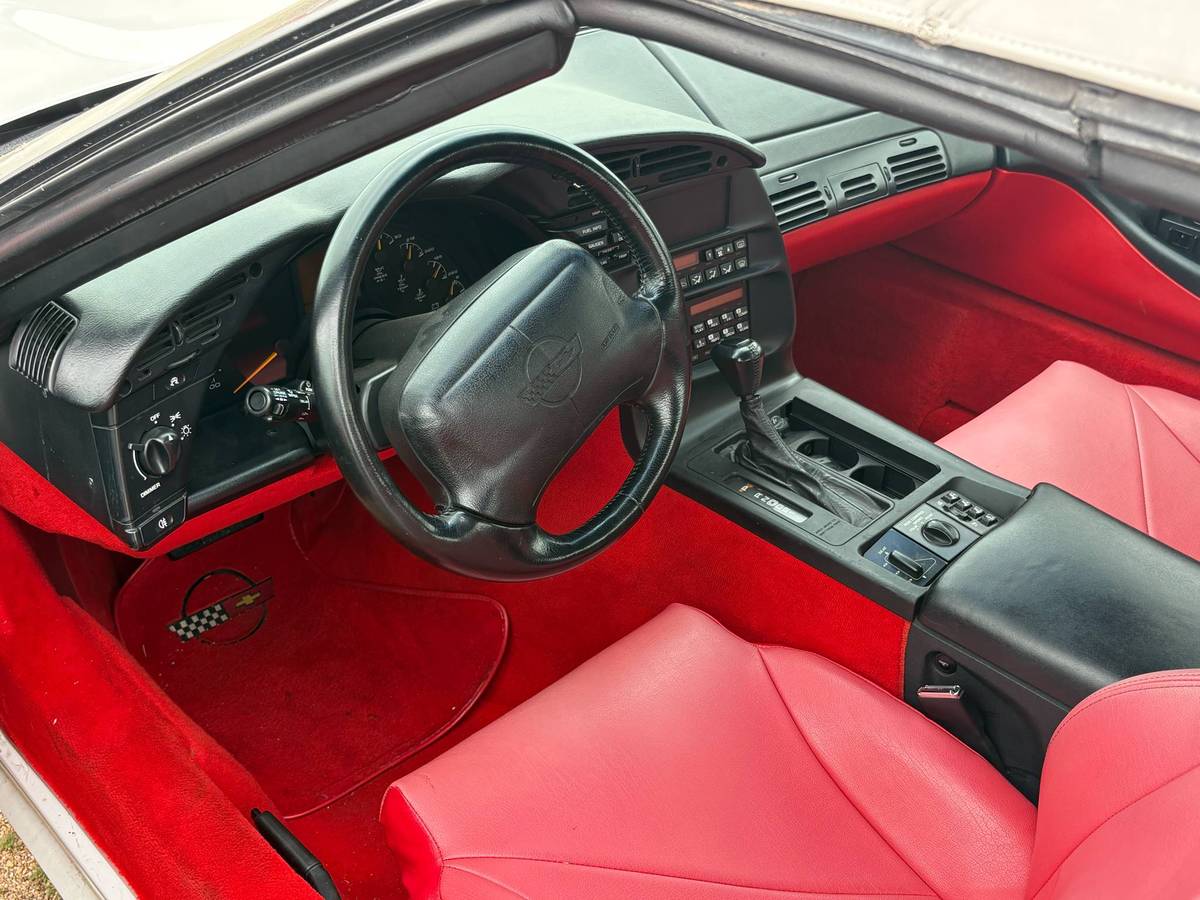 Chevrolet-Corvette-1994-white-3