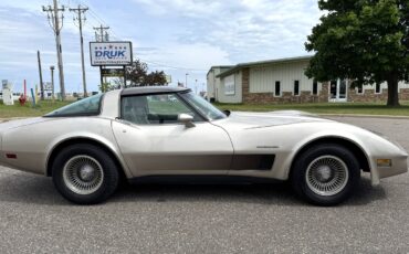 Chevrolet-Corvette-Collector-Edition-1982-Coupe-1