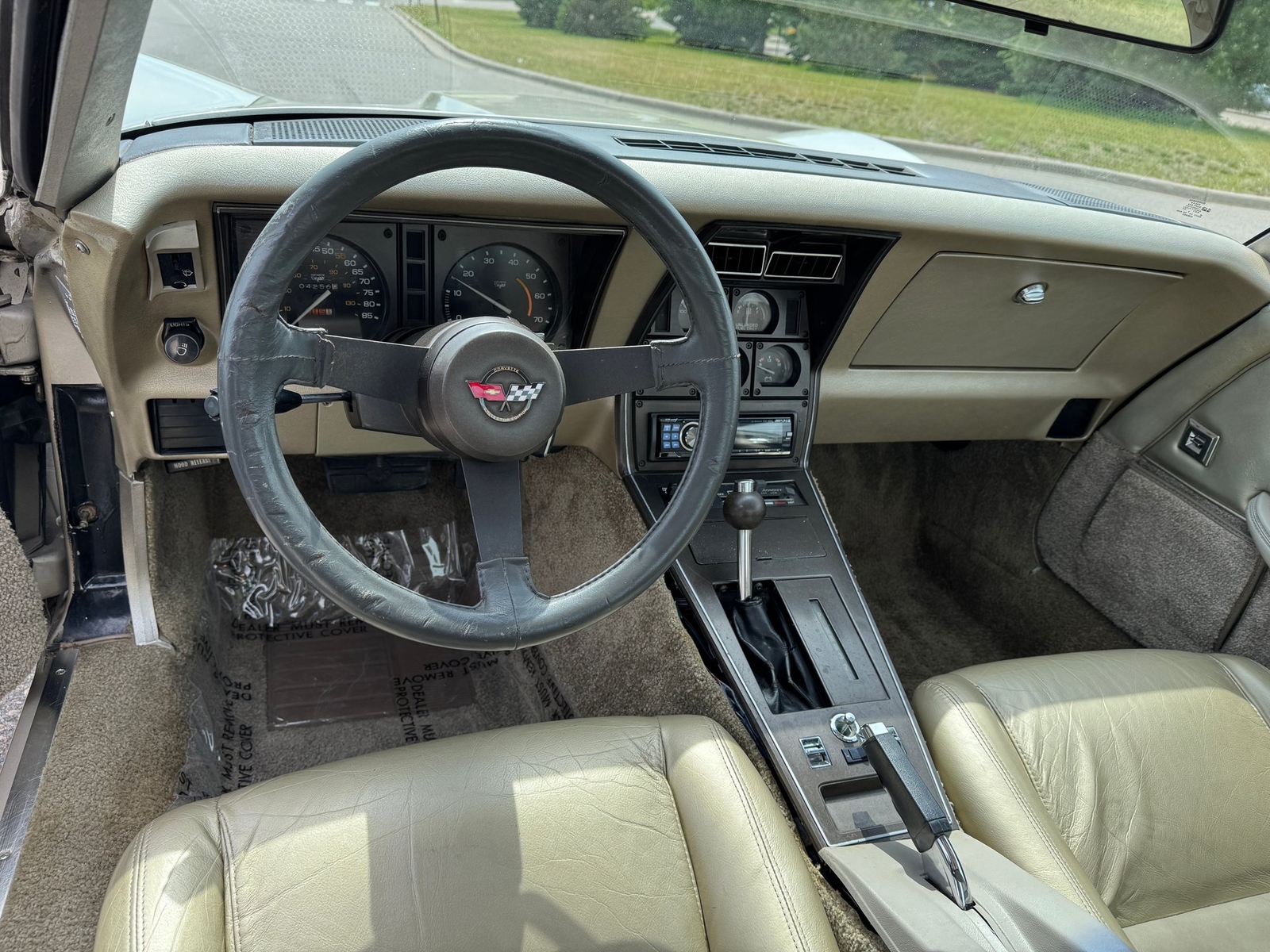 Chevrolet-Corvette-Collector-Edition-1982-Coupe-10