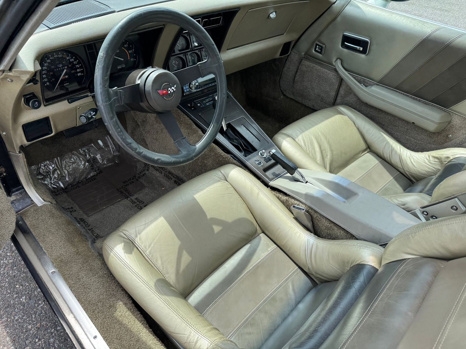 Chevrolet-Corvette-Collector-Edition-1982-Coupe-11