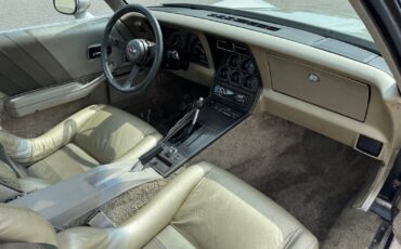 Chevrolet-Corvette-Collector-Edition-1982-Coupe-14