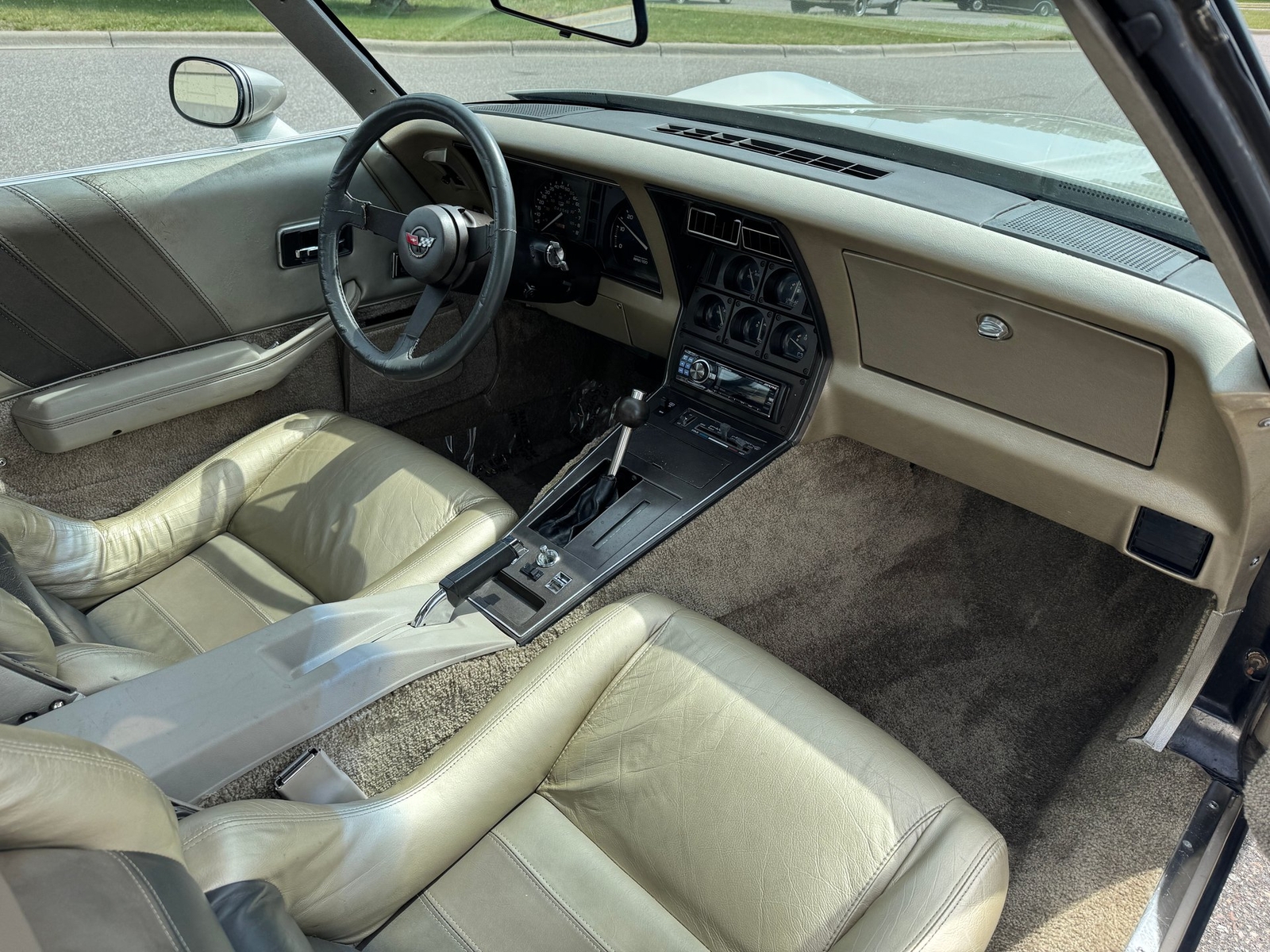 Chevrolet-Corvette-Collector-Edition-1982-Coupe-14